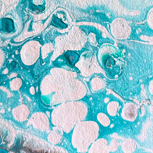 imagen de pintura abstracta que simula burbujas en tonos celestes y blancos