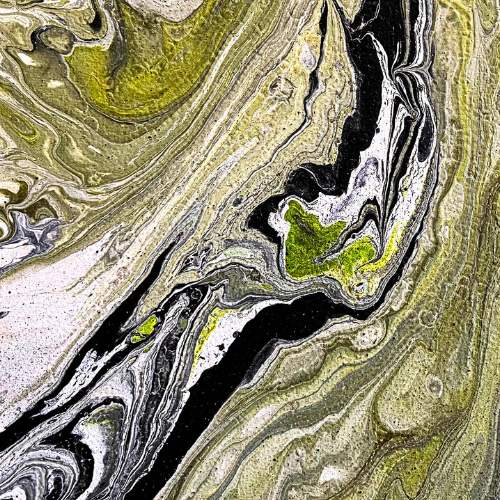 imagen de pintura abstracta con técnica de acrilico fluido en tonos verdes y negros, simula la imagen de un mapa hidrográfico