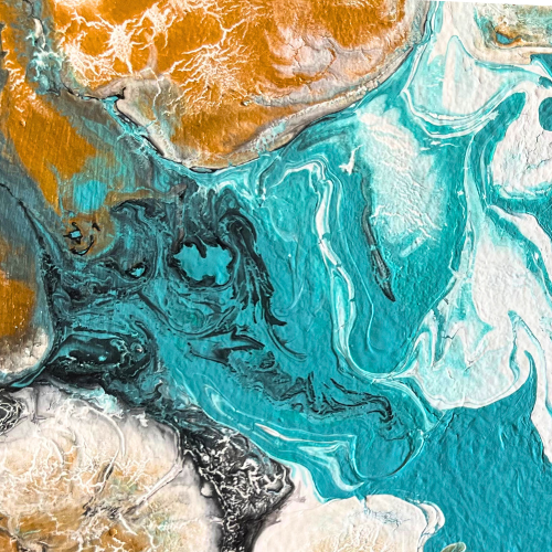 imagen de pintura abstracta en tonos dorados, acqua y blanco simulando la forma de hongos en el reino Fungi